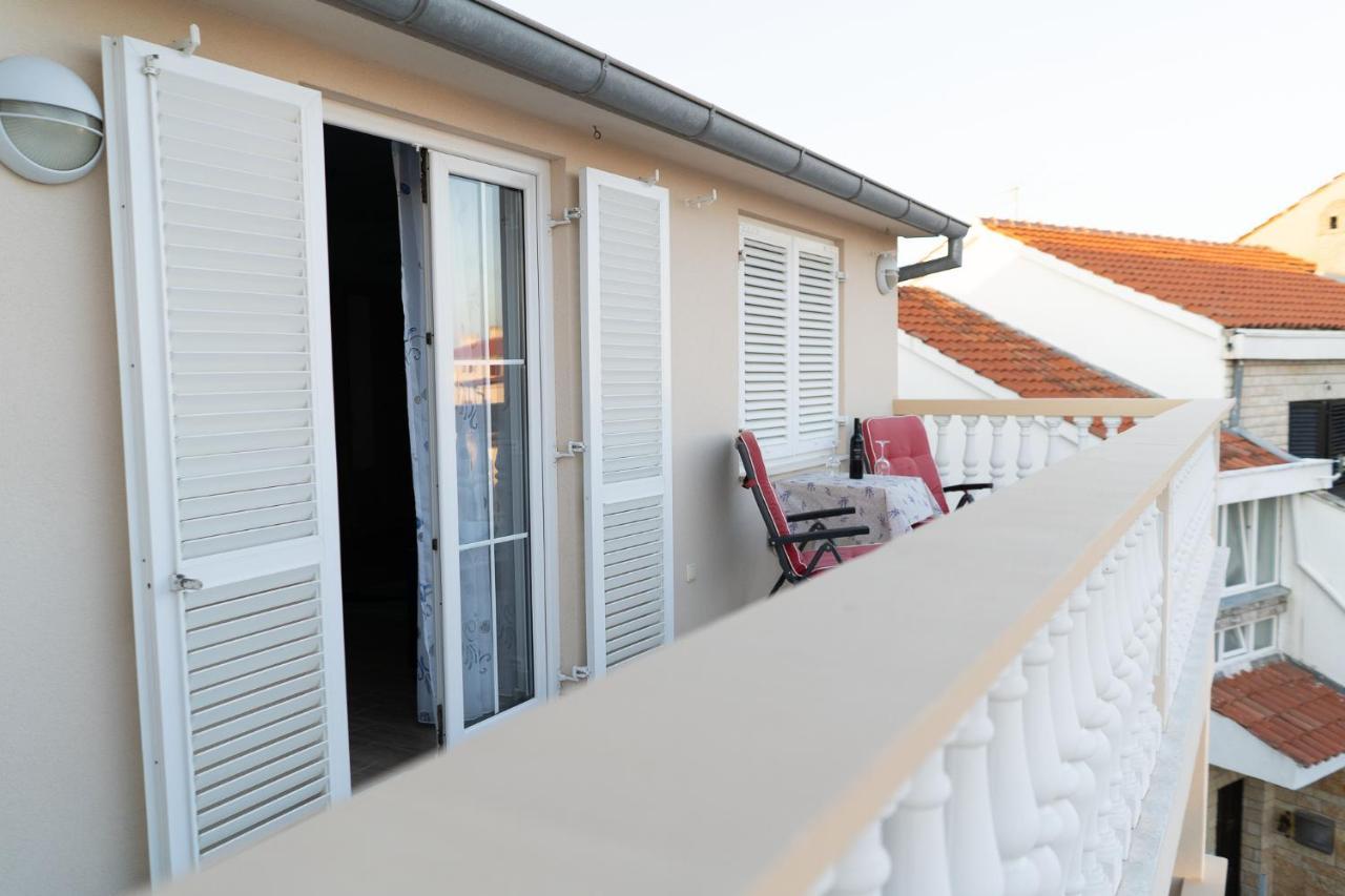 Apartment Mladen Biograd Na Moru Exterior photo