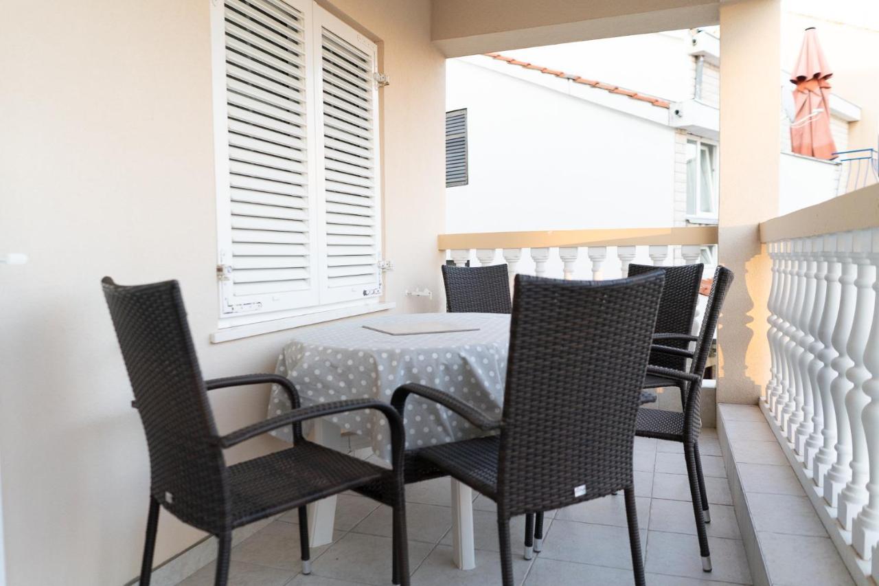 Apartment Mladen Biograd Na Moru Exterior photo