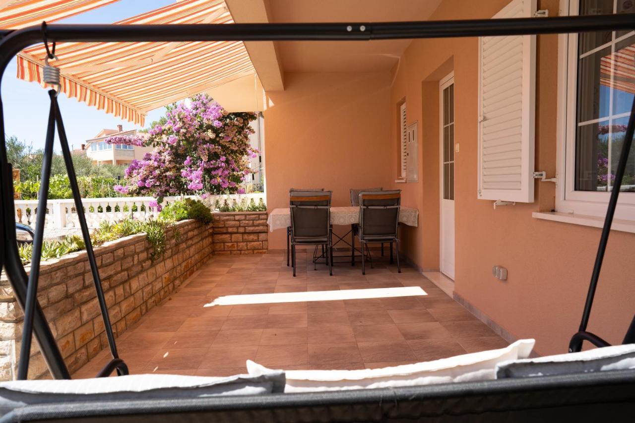 Apartment Mladen Biograd Na Moru Exterior photo