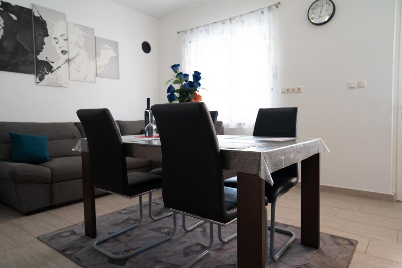 Apartment Mladen Biograd Na Moru Exterior photo