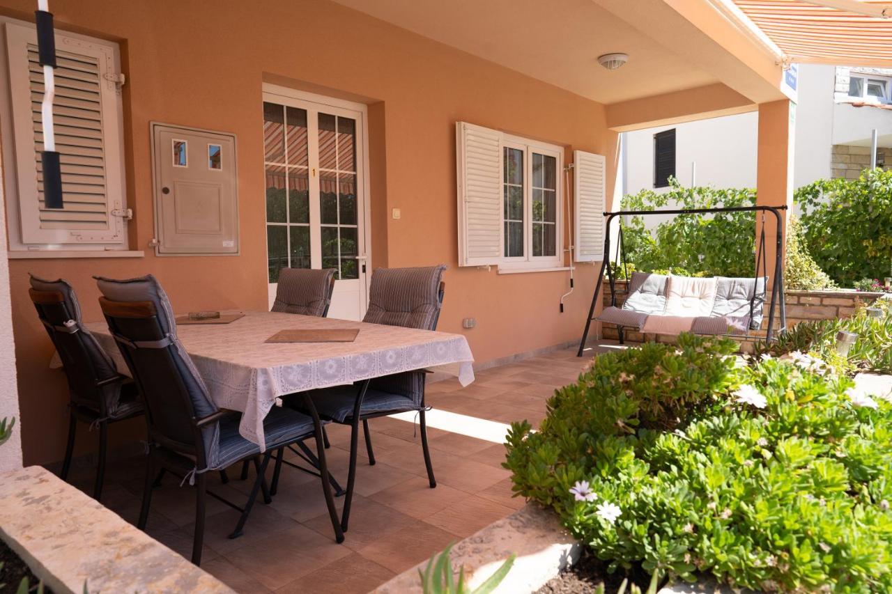 Apartment Mladen Biograd Na Moru Exterior photo