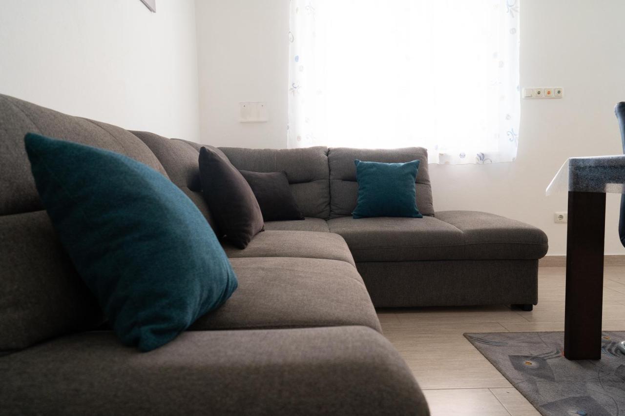 Apartment Mladen Biograd Na Moru Exterior photo